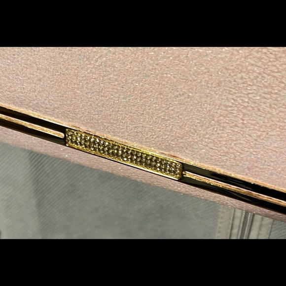 Nice little  pink shimmer evening bag. - Picture 3 of 5